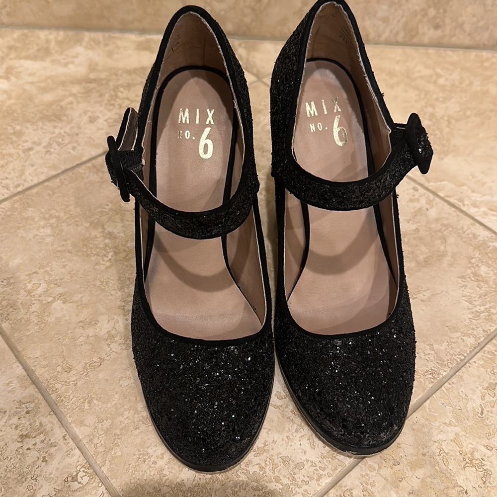 Adorable block heel glitter Mary Jane’s - Picture 4 of 4
